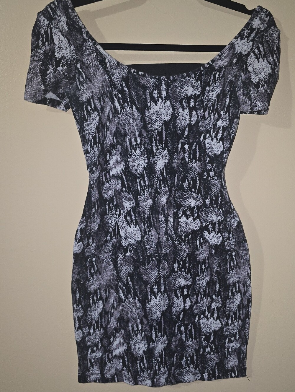 Women's Black & Gray Printed Scoop-Neck Bodycon Dress